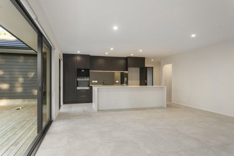 Photo of property in 5 Maraeariki Avenue, Orewa, 0931