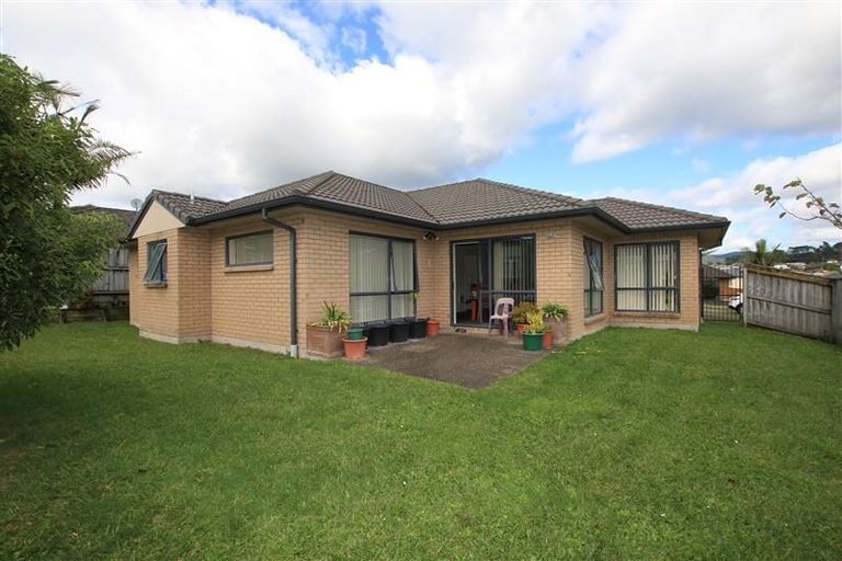 Photo of property in 15 Toledo Avenue, Henderson, Auckland, 0612