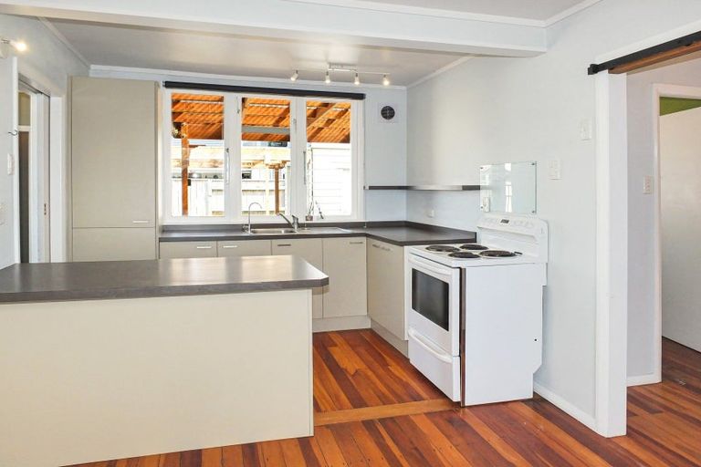 Photo of property in 26 Pratt Avenue, Foxton Beach, Foxton, 4815