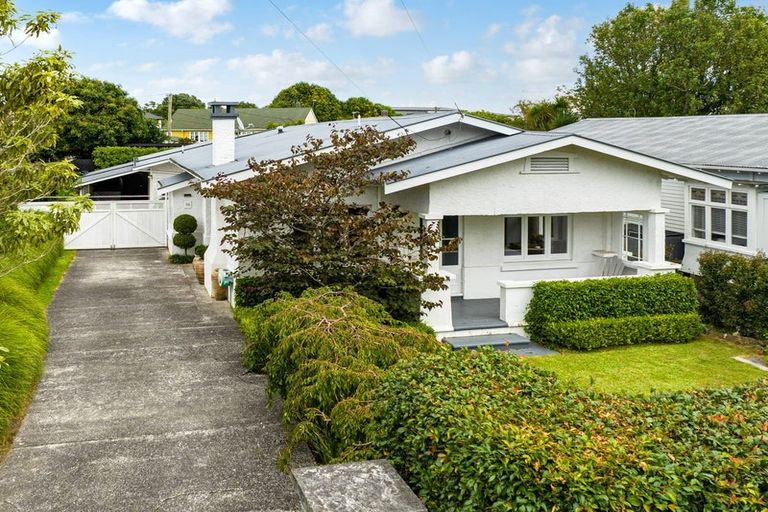 Photo of property in 16 Rossgrove Terrace, Mount Albert, Auckland, 1025