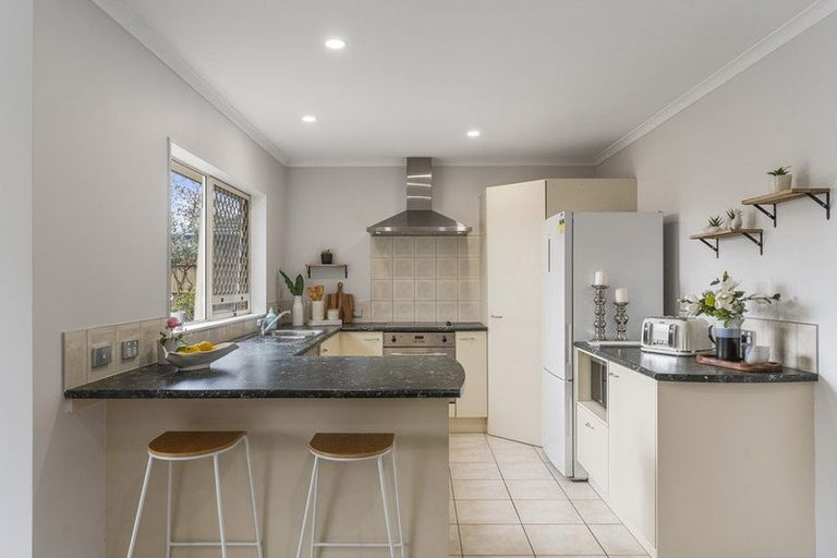 Photo of property in 2 Marlon Lane, East Tamaki, Auckland, 2016