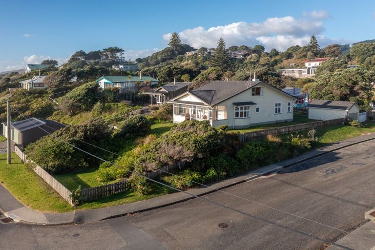 Photo of property in 82 The Parade, Paekakariki, 5034