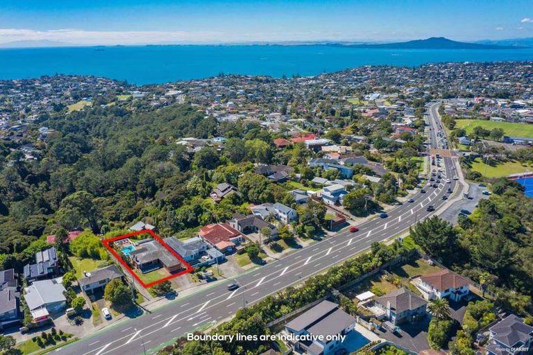 Photo of property in 479 East Coast Road, Murrays Bay, Auckland, 0630
