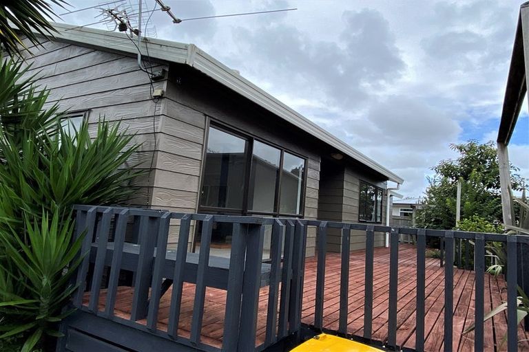 Photo of property in 20 Harbour Crest Drive, Waiuku, 2123