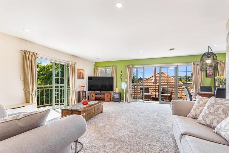 Photo of property in 30 Parkwood Crescent, Gulf Harbour, Whangaparaoa, 0930