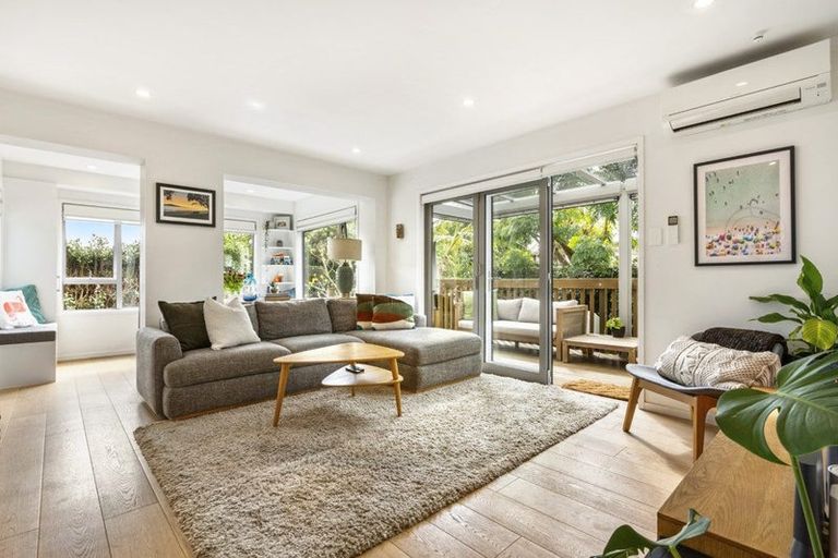 Photo of property in 4/22 North Avenue, Narrow Neck, Auckland, 0624