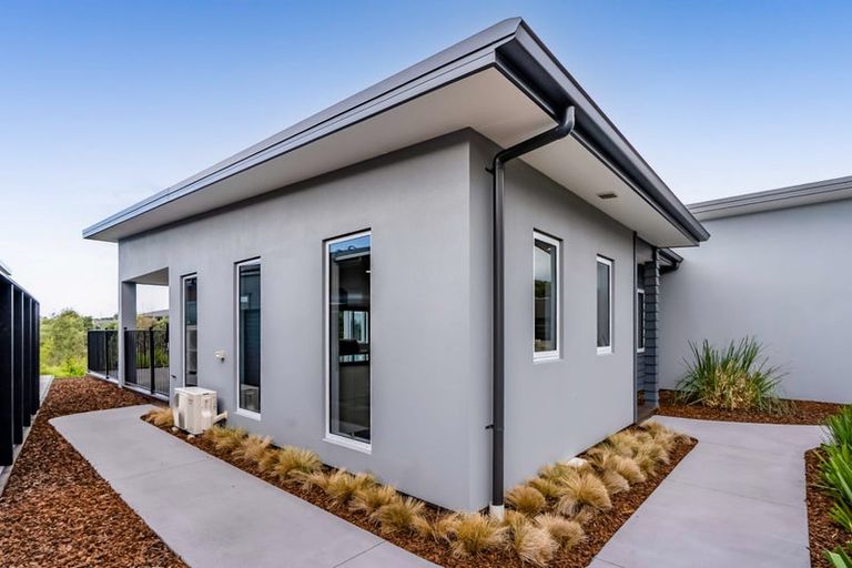 Photo of property in 4 Kakariki Lane, Waiwhakaiho, New Plymouth, 4312