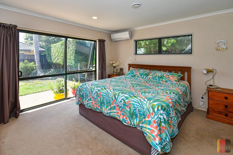 Photo of property in 204 Wattle Farm Road, Wattle Downs, Auckland, 2103