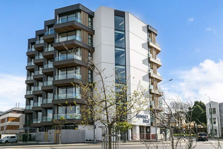 Photo of property in Sunset West, 405/251 Victoria Street, Wellington, 6011