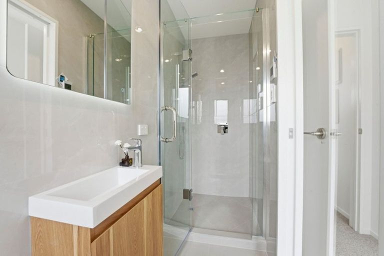 Photo of property in 2/30 Smythe Road, Henderson, Auckland, 0612
