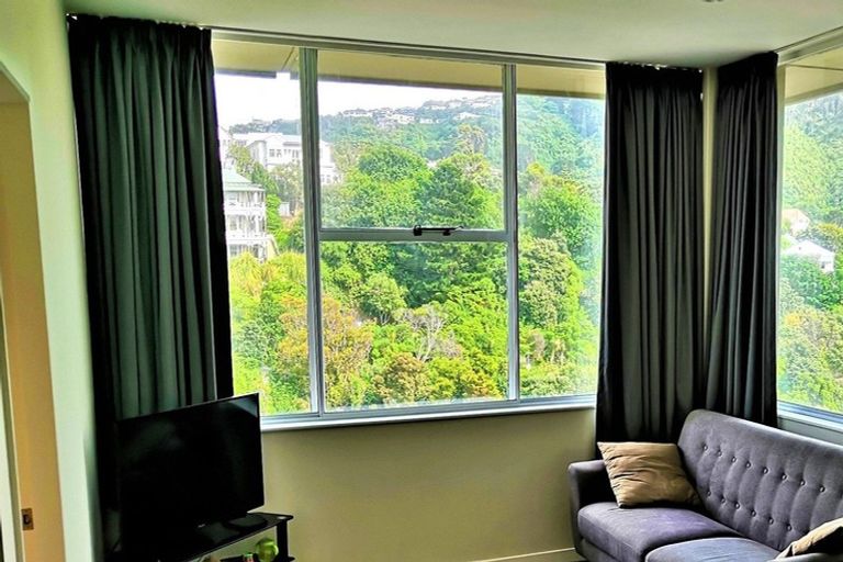 Photo of property in Terrace Tower Apartments, 10e/126 The Terrace, Wellington Central, Wellington, 6011