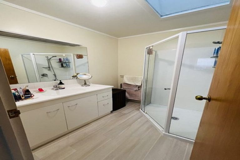 Photo of property in 3/74 West Coast Road, Glen Eden, Auckland, 0602