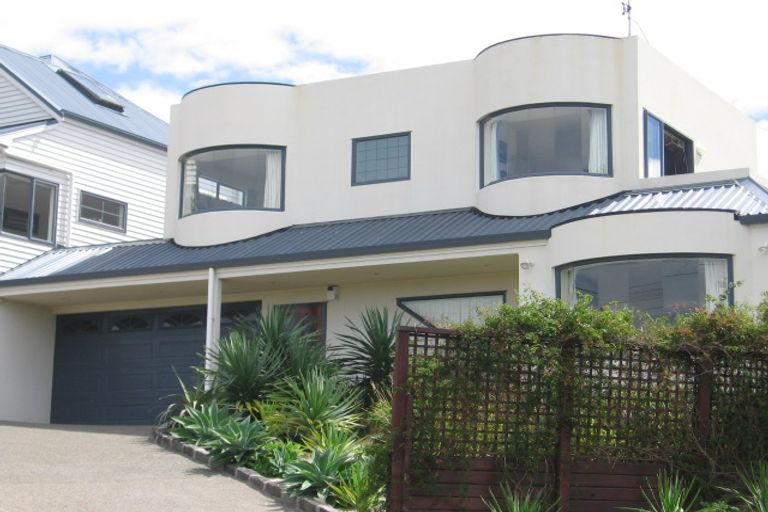 Photo of property in 2/66 Lyons Avenue, Murrays Bay, Auckland, 0630