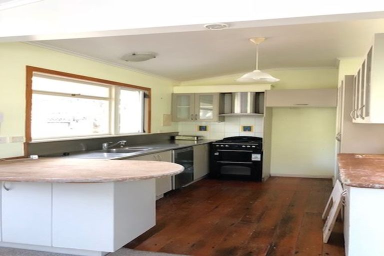 Photo of property in 18 Raphael Place, West Harbour, Auckland, 0618