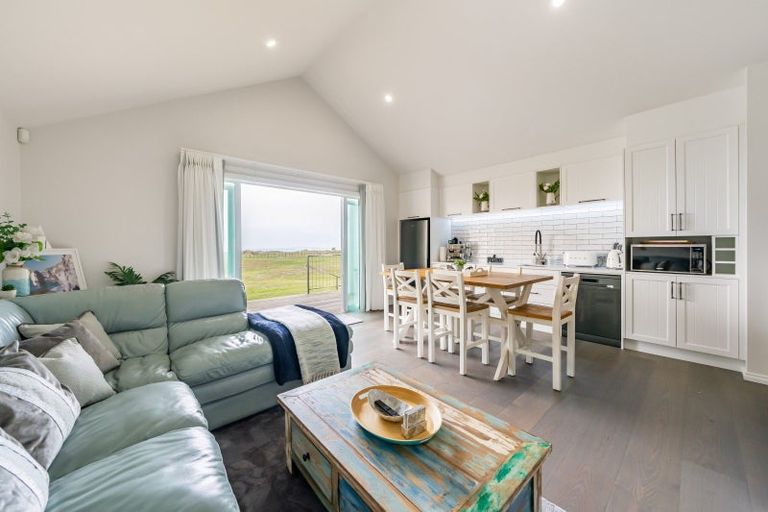 Photo of property in 87 Rutherford Drive, Waikanae Beach, Waikanae, 5036