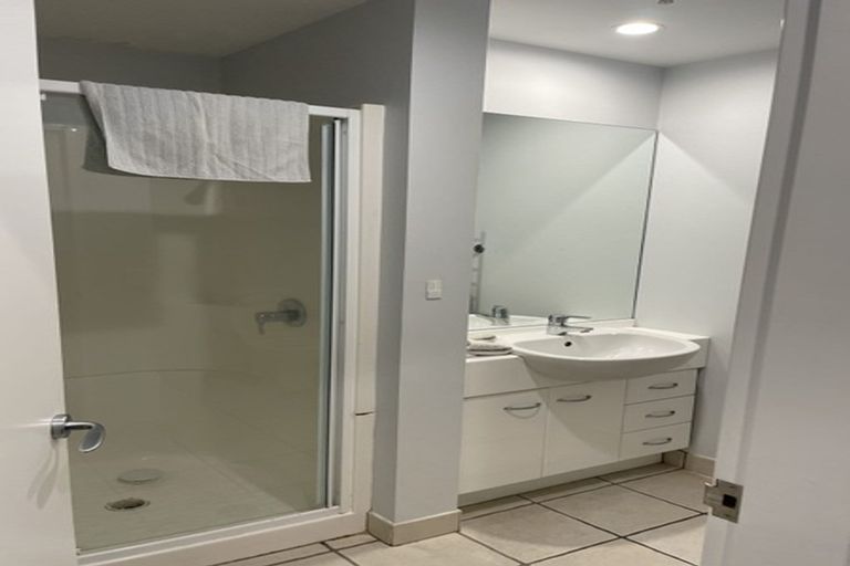 Photo of property in 2b/5 Kent Terrace, Mount Victoria, Wellington, 6011