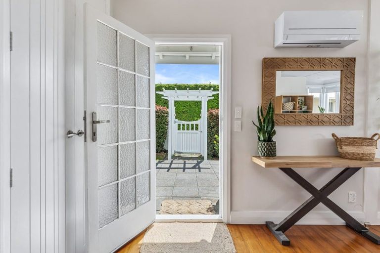 Photo of property in 2/221 Onewa Road, Birkenhead, Auckland, 0626