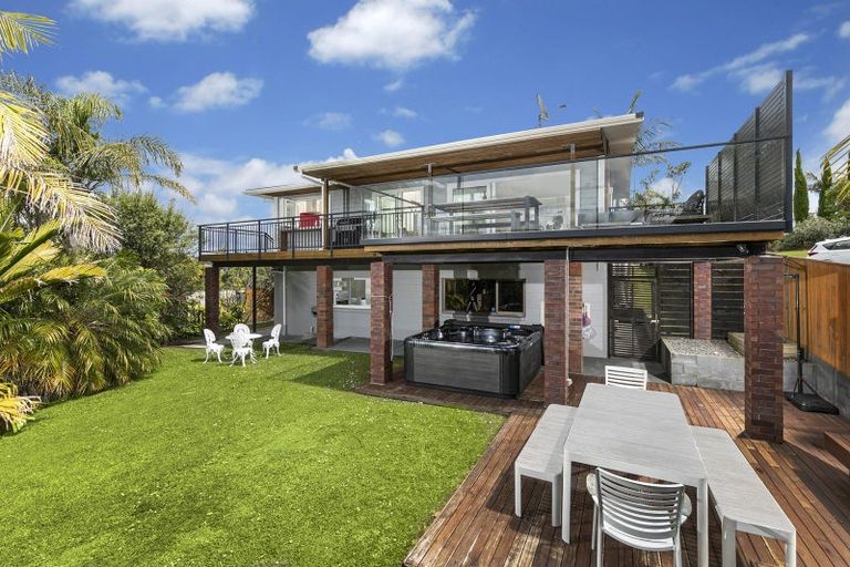 Photo of property in 33 Montclair Rise, Browns Bay, Auckland, 0630