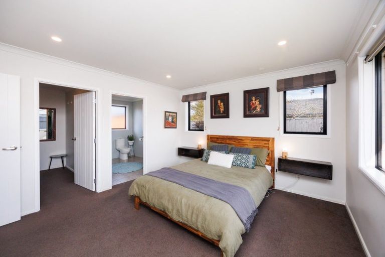 Photo of property in 35 Chestnut Close, Kelvin Grove, Palmerston North, 4414
