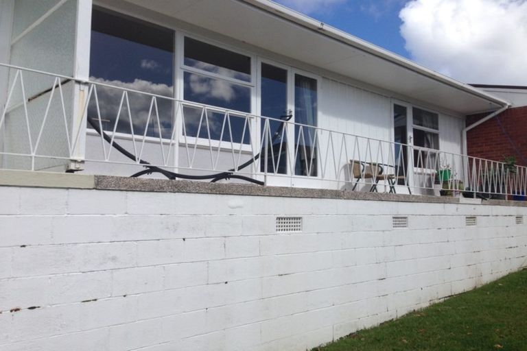 Photo of property in 1/5 Onepoto Road, Hauraki, Auckland, 0622