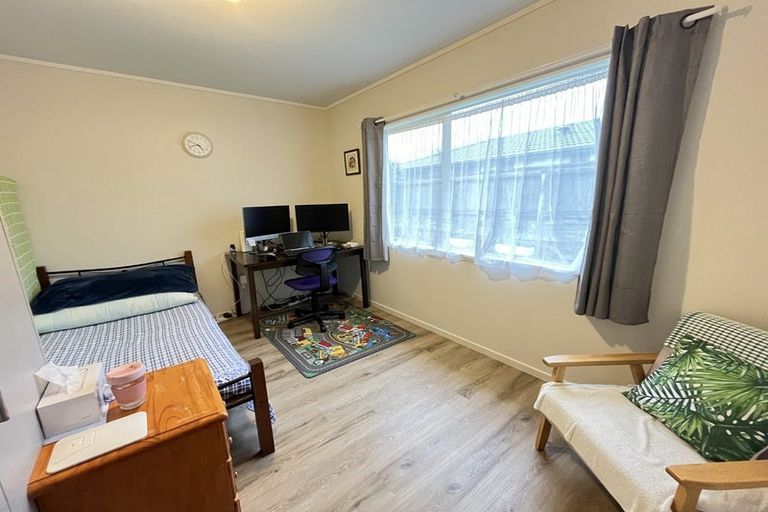 Photo of property in 2/40 Sutton Crescent, Papakura, 2110