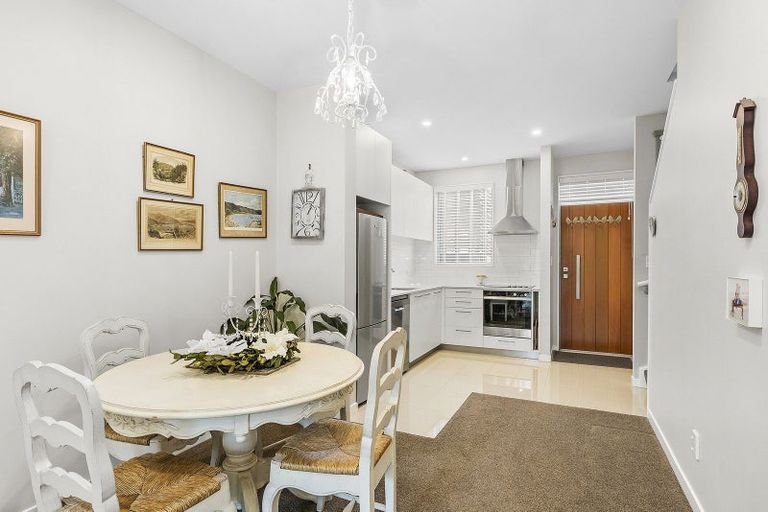 Photo of property in 2/24 Tamar Street, Island Bay, Wellington, 6023