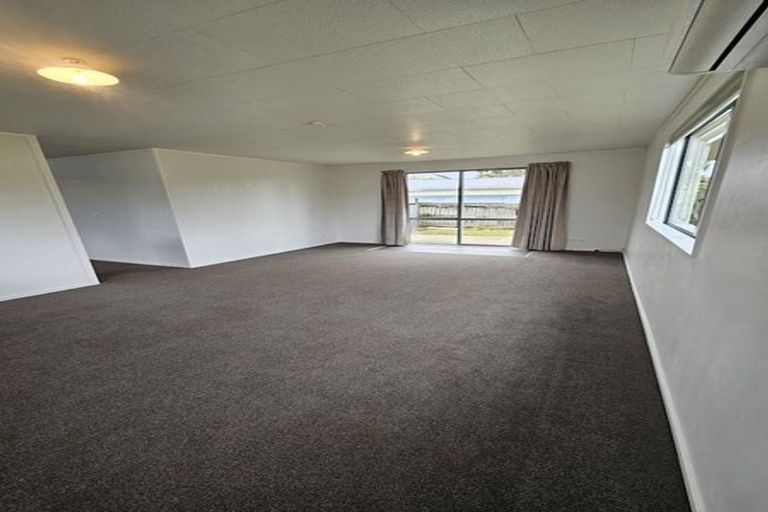 Photo of property in 71 Queenwood Road, Levin, 5510