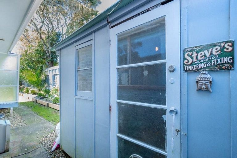 Photo of property in 2/3 Cezanne Place, New Lynn, Auckland, 0600