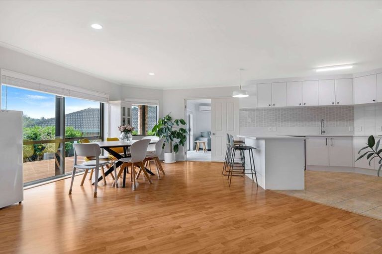 Photo of property in 9 Fleetwood Drive, Henderson, Auckland, 0612