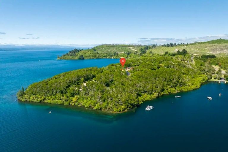 Photo of property in 8 Winnie Close, Acacia Bay, Taupo, 3330