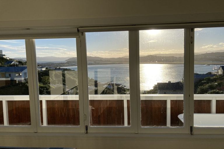 Photo of property in 33 Hungerford Road, Lyall Bay, Wellington, 6022
