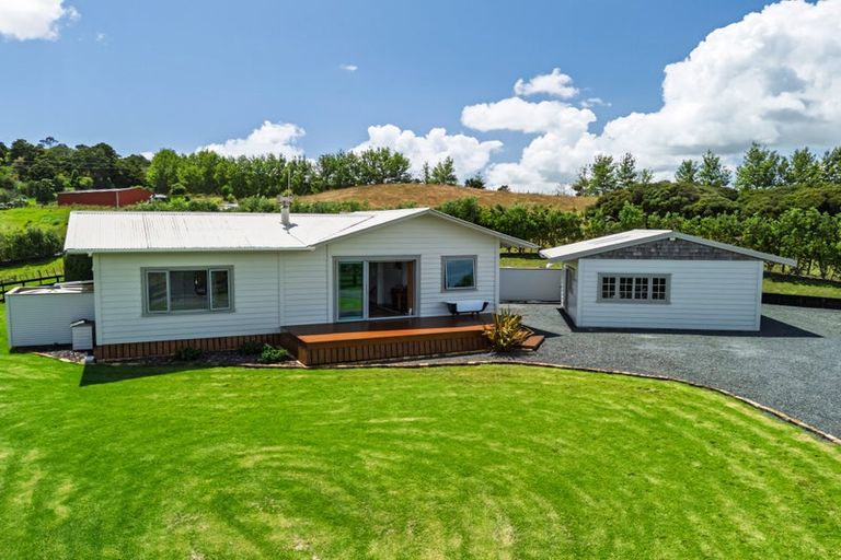 Photo of property in 6 Te Pahi River Drive, Paparoa, Maungaturoto, 0583