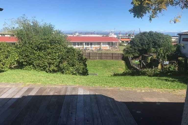 Photo of property in 66 Oceanview Road, Mount Maunganui, 3116