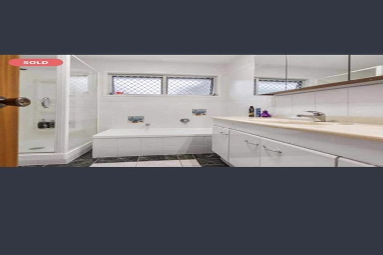 Photo of property in 9 Forsythe Place, Massey, Auckland, 0614