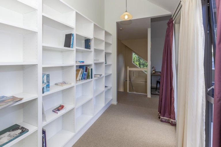 Photo of property in 2 Pukatea Close, Raumati Beach, Paraparaumu, 5032