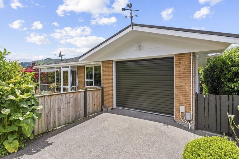 Photo of property in 2 Rewarewa Crescent, Waikanae, 5036