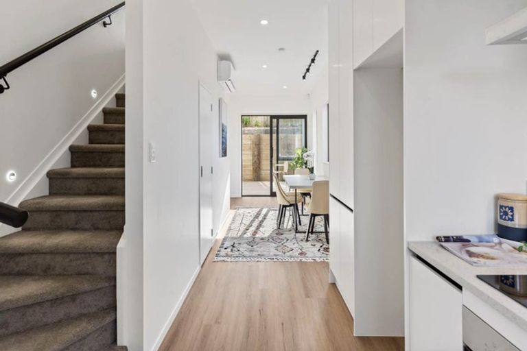 Photo of property in 1/38 Manuka Road, Glenfield, Auckland, 0629