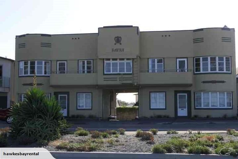 Photo of property in 4/541 Marine Parade, Napier South, Napier, 4110