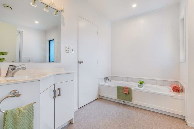 Photo of property in 5 Merlot Heights, Huapai, Kumeu, 0810