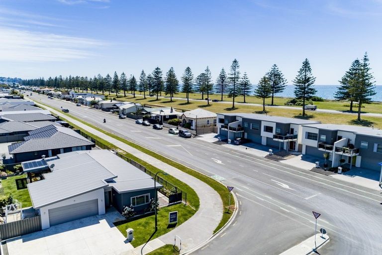 Photo of property in 2 Hurunui Drive, Te Awa, Napier, 4110