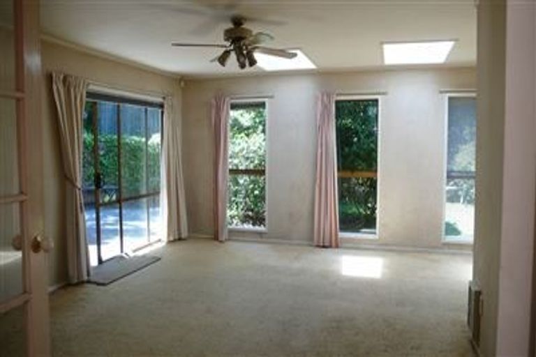 Photo of property in 41 Mappin Place, Chatswood, Auckland, 0626