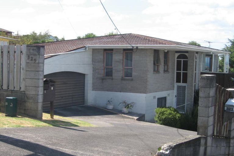 Photo of property in 1/325 Glenfield Road, Glenfield, Auckland, 0629