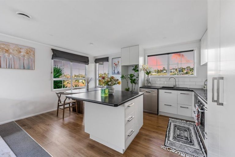 Photo of property in 7 Faram Place, Massey, Auckland, 0614