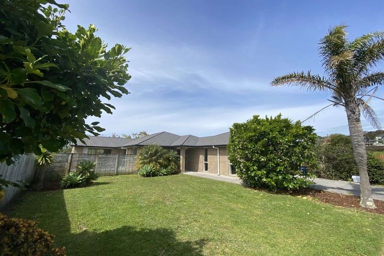Photo of property in 46 Huntington Park Drive, Greenhithe, Auckland, 0632