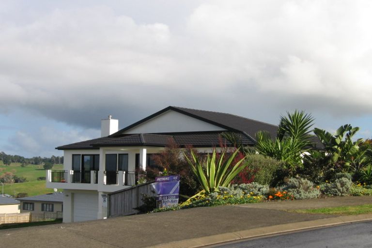 Photo of property in 7 Ashburn Close, Orewa, 0931