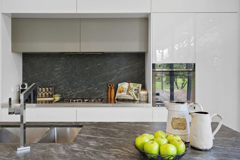 Photo of property in 15 Ferndale Drive, Kawakawa Bay, Papakura, 2585