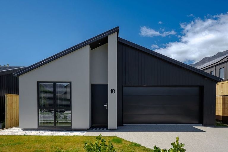 Photo of property in 18 Rushland Road, Jacks Point, 9371