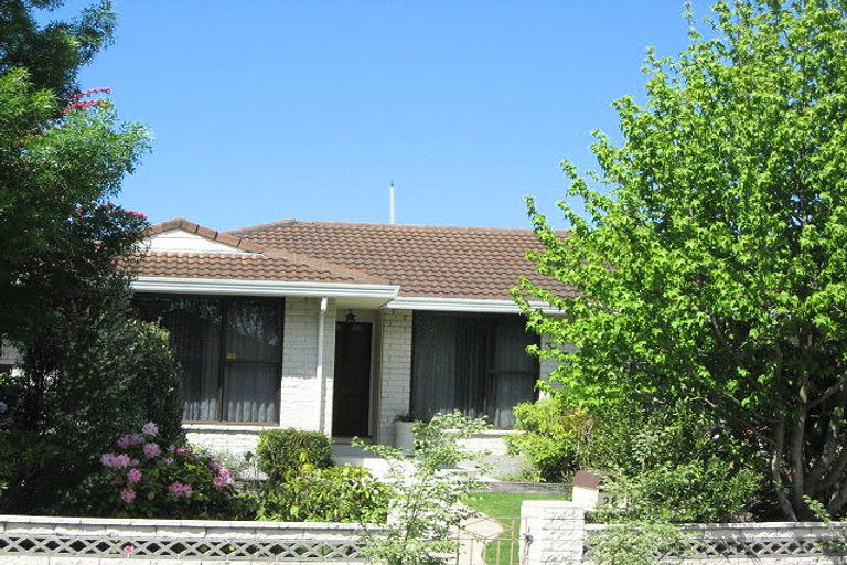 Photo of property in 28 Chipping Lane, Redwood, Christchurch, 8051
