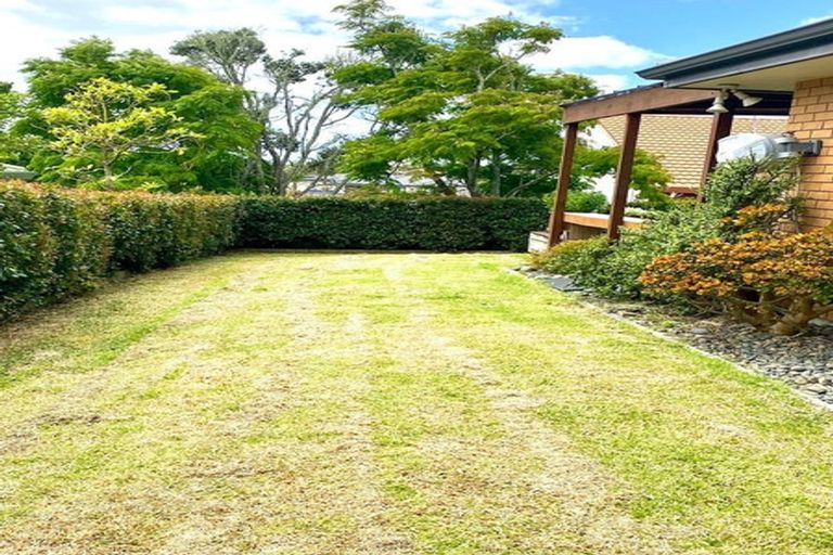 Photo of property in 12 Chadlington Avenue, Henderson, Auckland, 0612