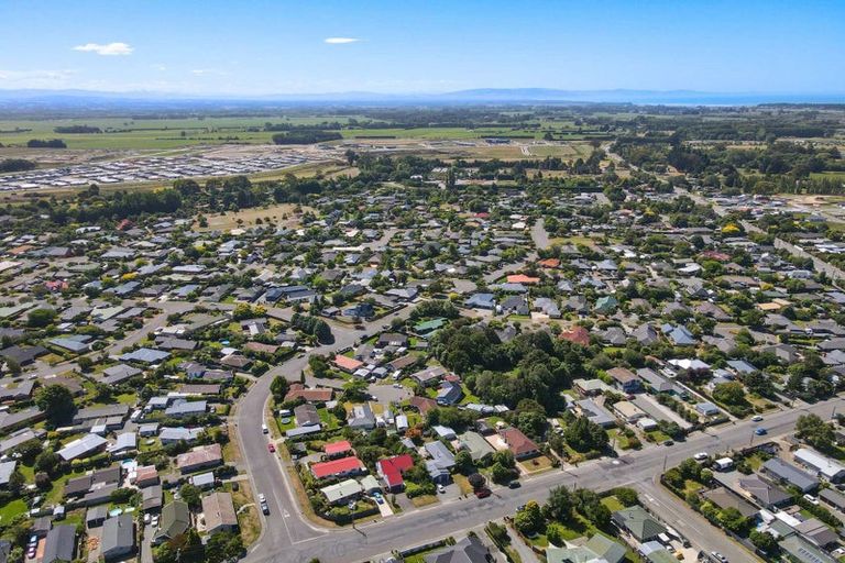 Photo of property in 22 Woodend Road, Woodend, 7610